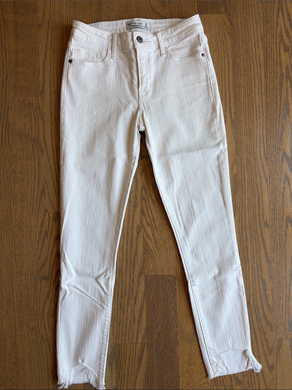 Abercrombie & Fitch White Skinny Jeans with Raw Hem